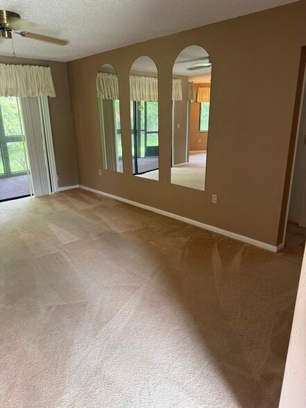 Building Photo - 3 Southbury Ct