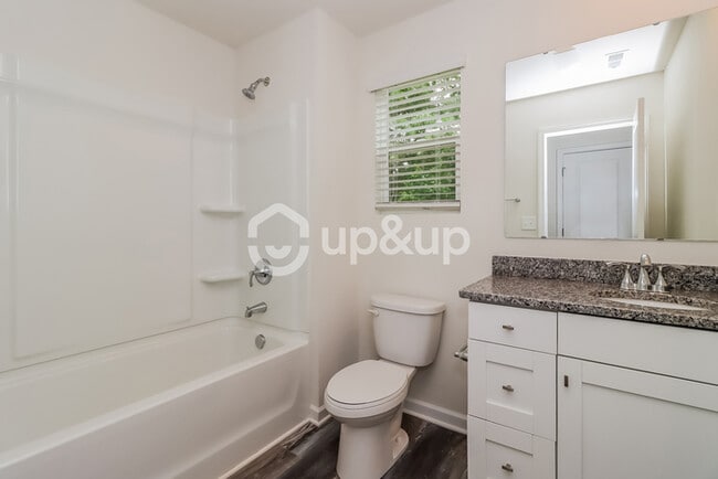 Building Photo - Fantastic 3bd/3ba home! Let yourself in!