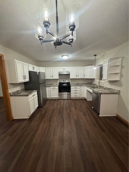 Primary Photo - 112 Becker St