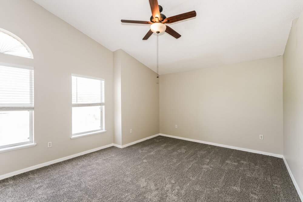 Building Photo - 5840 Lake Front Dr