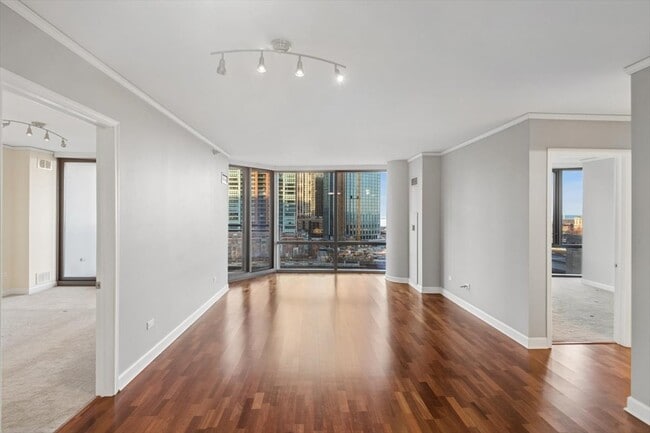 Building Photo - 450 E Waterside Dr