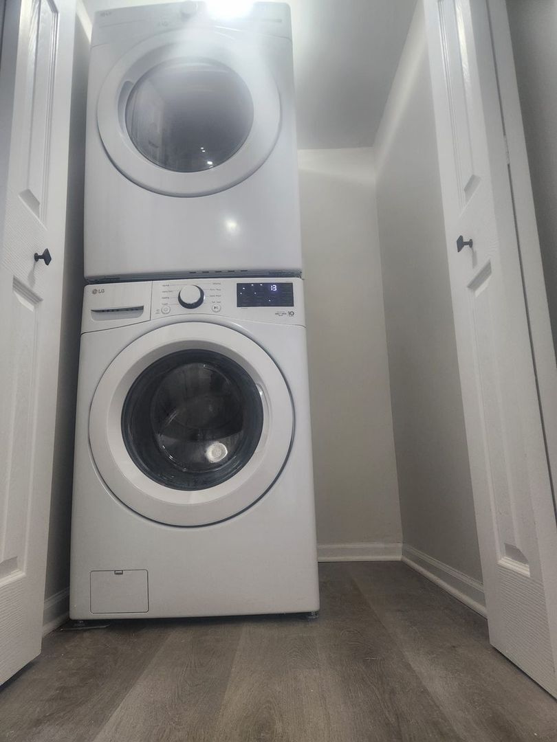 Building Photo - 639 Algona Ave