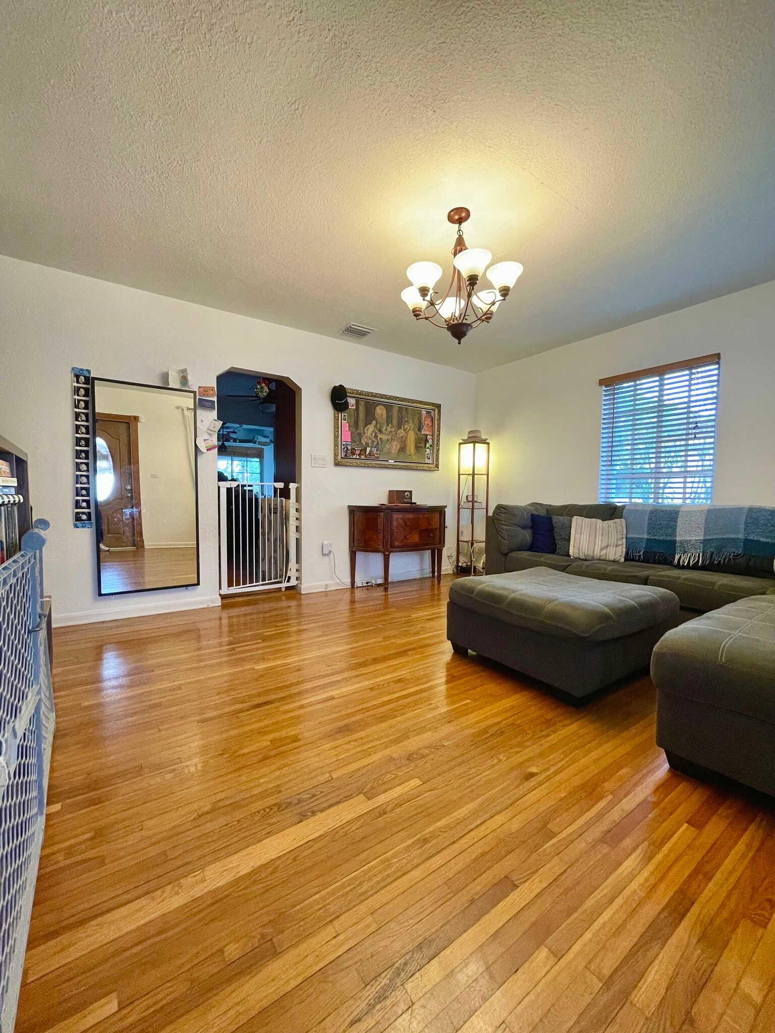 LIVING ROOM - 5840 SW 5th St