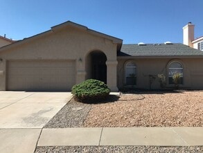 Building Photo - 3 bed 2 full bath
