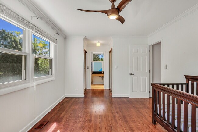 Building Photo - 107 E Burr Oak Dr