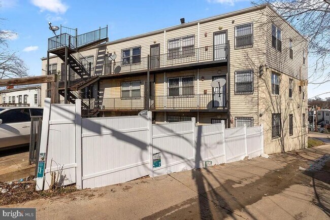 Building Photo - 1275 Meigs Pl NE