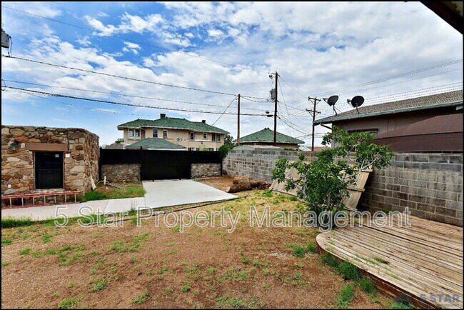 Building Photo - 2906 Wheeling Ave