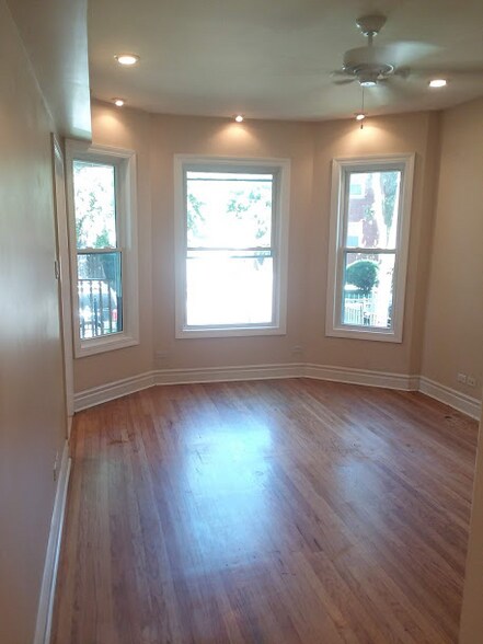 Building Photo - 3849 W School St