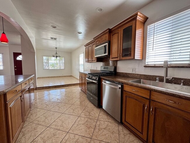 Building Photo - Highly sought-after Del Aire neighborhood!
