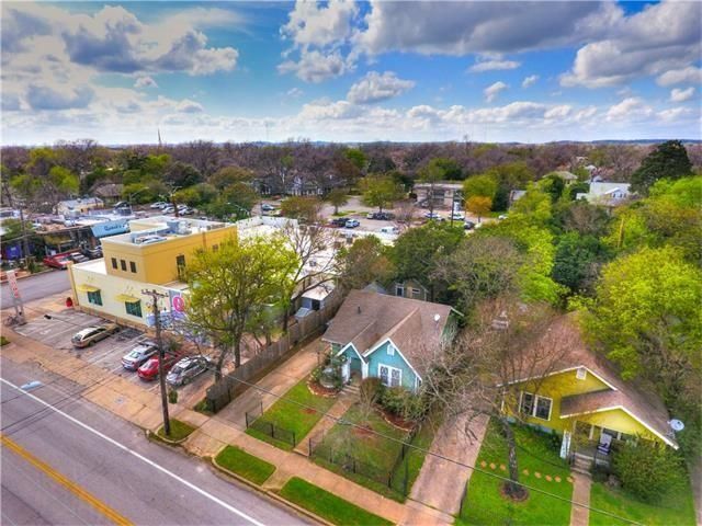Great location next to Asti and Fresh Plush Grocery and all Hyde Park has to offer such as parks and great restaurants. - 4302 Duval Street