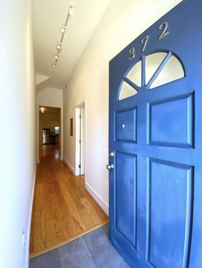 Building Photo - 372 29th St