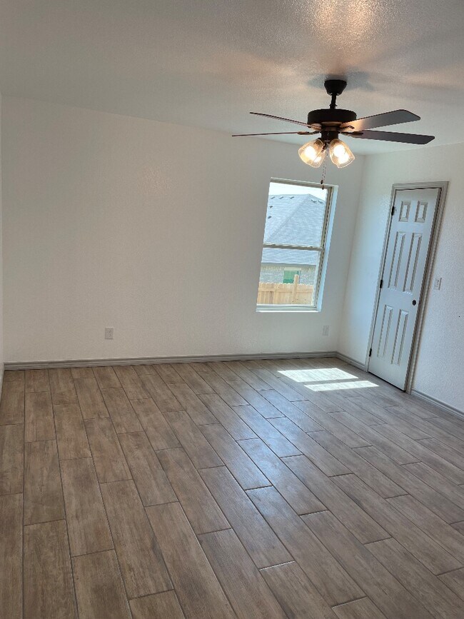 Building Photo - 2420 Duntov Dr