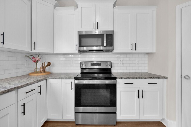 Building Photo - 245 Lonesome Glory Dr