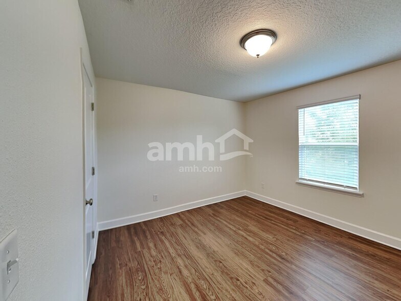 Building Photo - 8577 Highfield Ave