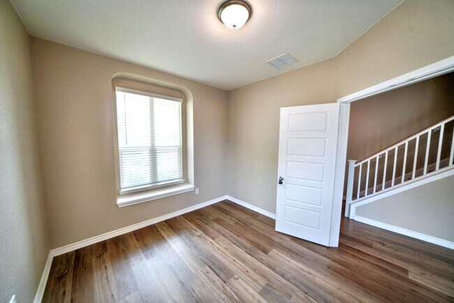 Building Photo - Beautiful 3-Bedroom Home with Flex Space i...