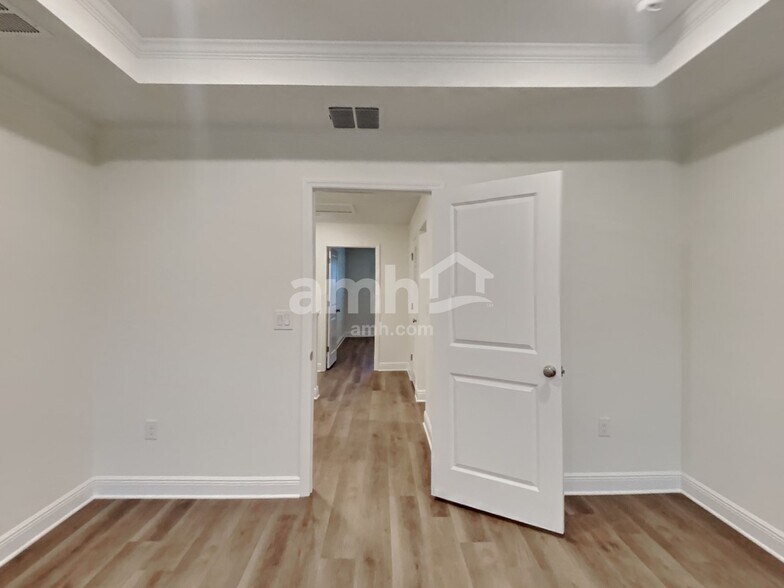 Building Photo - 27143 St Andrews Ave