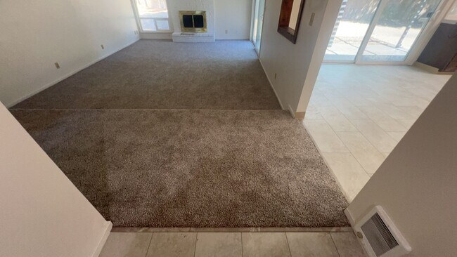 Building Photo - 303 Diane Ct