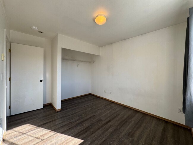 Building Photo - BH T 1335