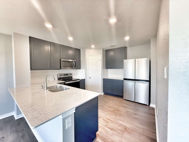 Building Photo - Immaculate Two Story Home in Legend Point ...