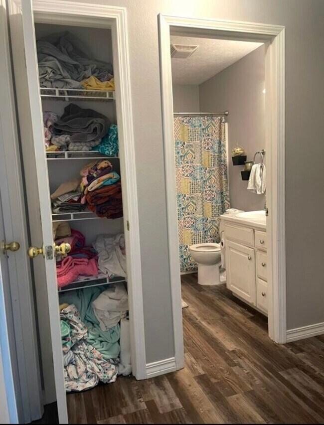 Building Photo - 4060 W Mesa St