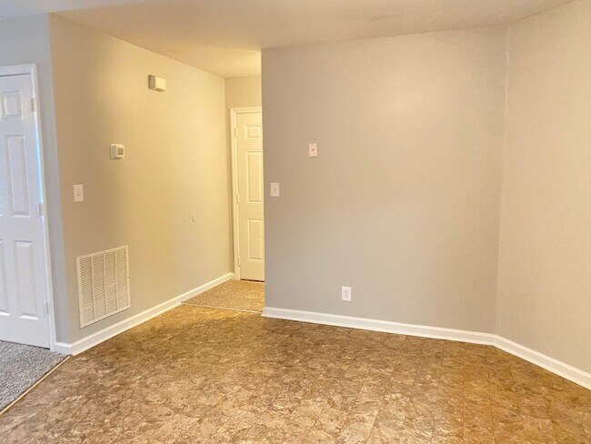 Building Photo - 109 Maureen Dr