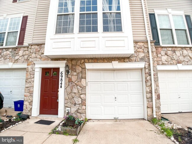 Building Photo - 6984 Cromarty Dr