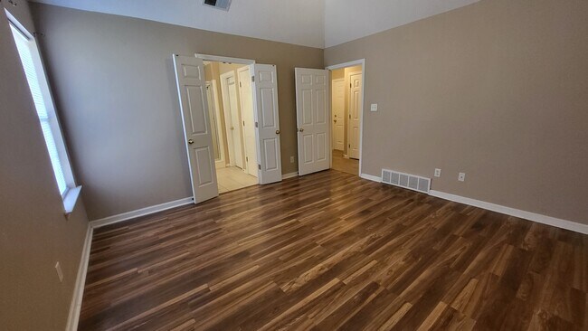 Building Photo - 3991 Sunset Lake Cove