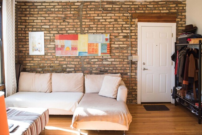 Building Photo - Huge UK Village 1 bed with Deck, Outdoor Space, Laundry. Free Internet