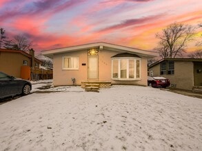 Building Photo - AVAILABLE NOW! Spacious 3-Bedroom Home with Functional Layout in Pontiac