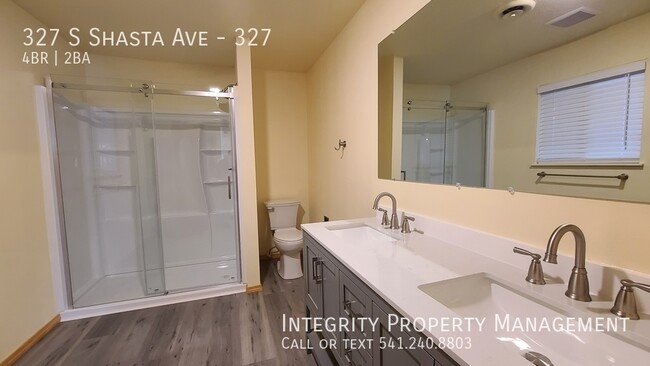 Building Photo - 327 S Shasta Ave
