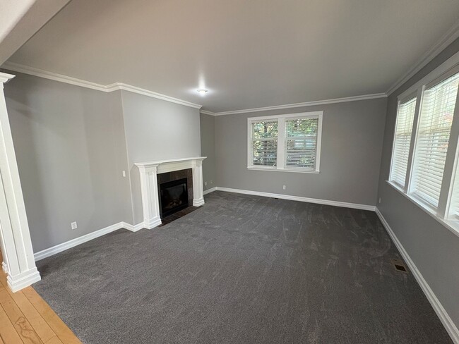 Building Photo - 2504 Fir Crest Blvd
