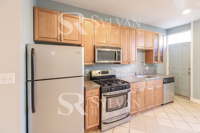 Building Photo - Where Charm Meets Comfort