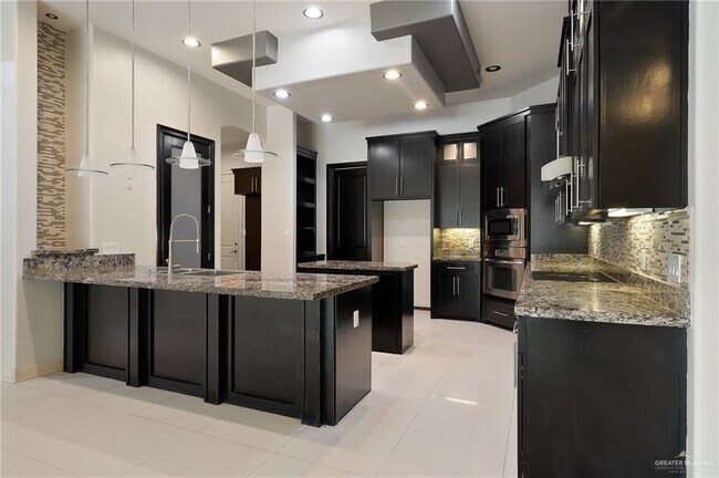 Building Photo - 2505 Grand Canal Dr