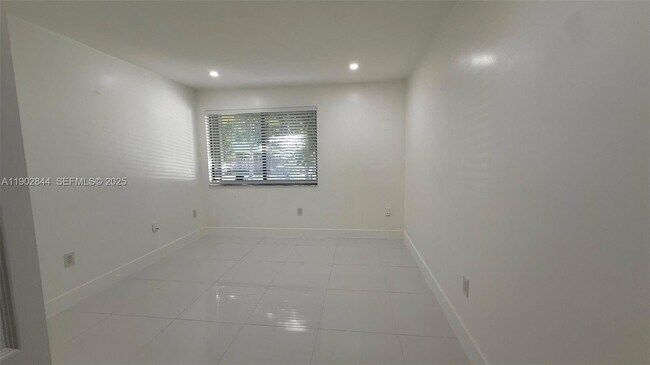 Building Photo - 17010 SW 93rd Ave