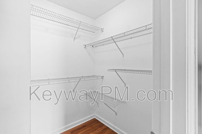 Building Photo - 2207 River Park Ct