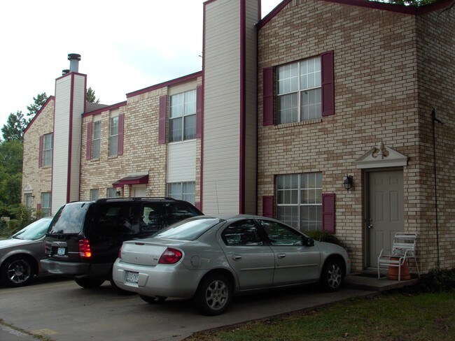 Building Photo - Country Bend