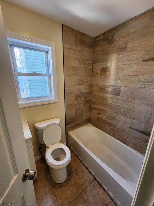 Building Photo - 144 Warren St