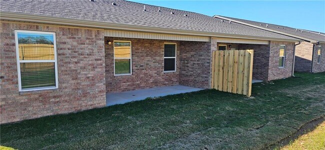 Building Photo - 604 NW 69th Ave