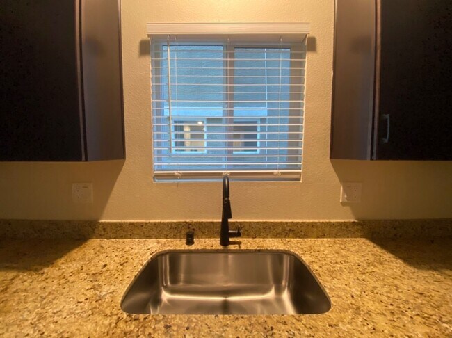 Building Photo - 4 BED 3 BATH Townhome, 1 LOFT, 2 GARAGES, GATED!