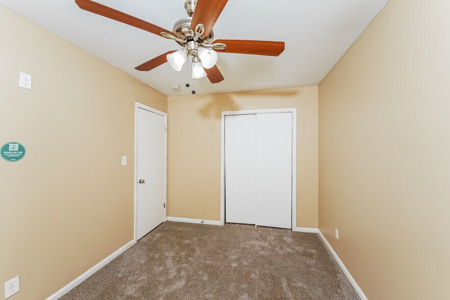 Building Photo - 1700 Serene Dr