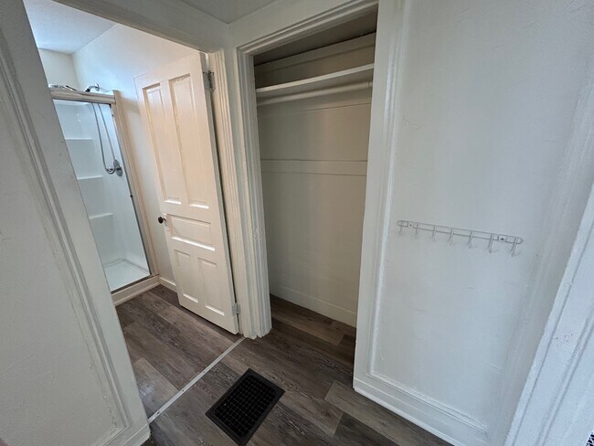 Hall - 142 Marion Ave SW