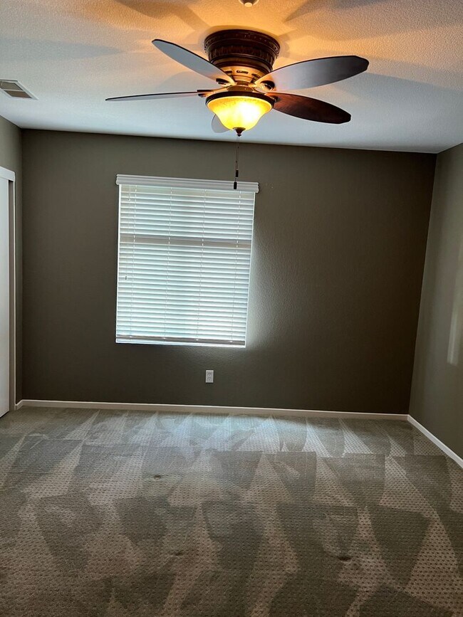 Building Photo - Elegant 3-Bedroom Home in Gated Vista Comm...