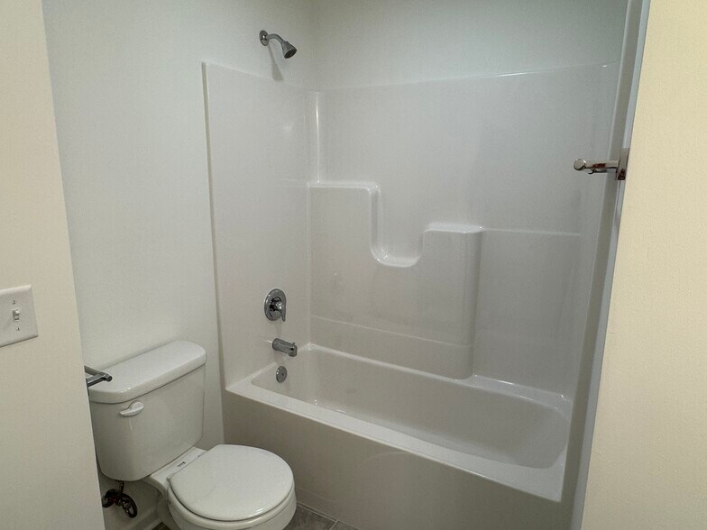 Building Photo - 5894 Butterfield Ct