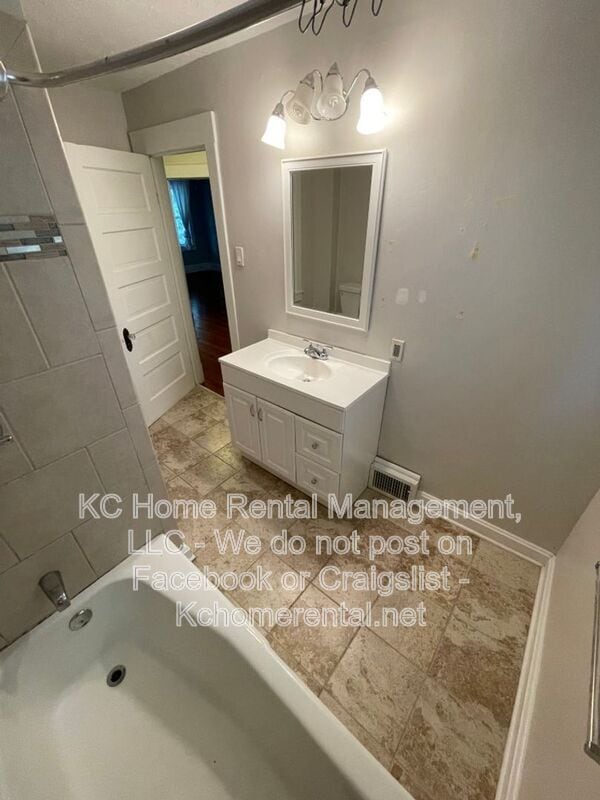 Building Photo - 3554 Genessee St