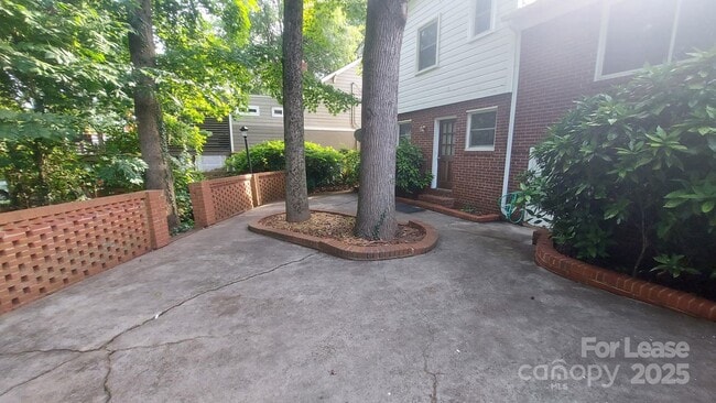 Building Photo - 3813 Selwyn Ave