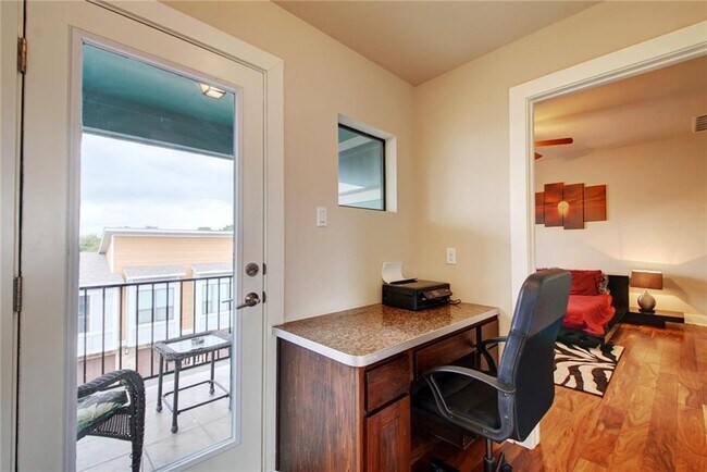 Building Photo - 1504 Lorraine Loop