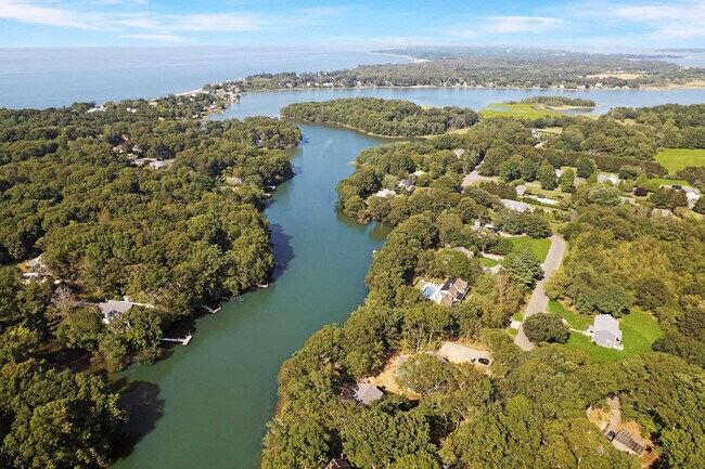 Building Photo - 1345 Long Creek Dr