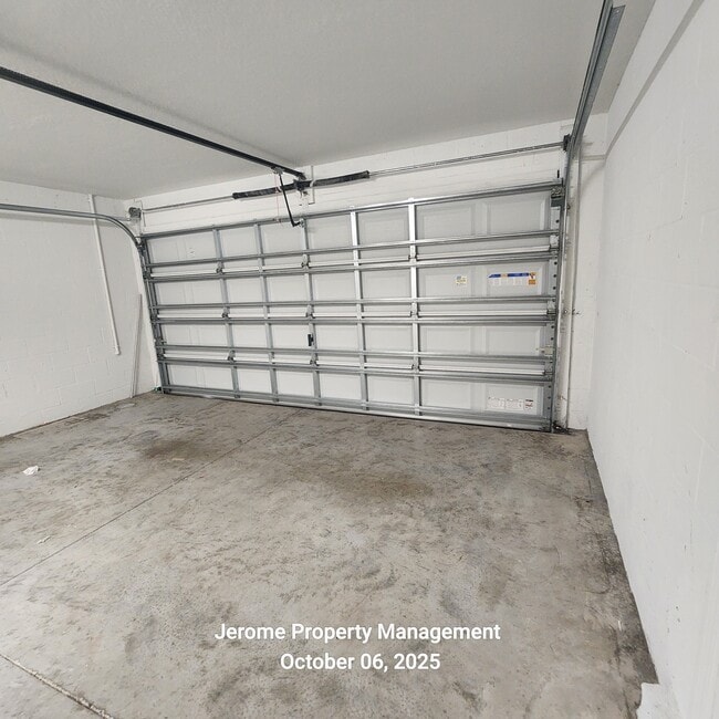 Building Photo - 35099 Ackley Trce