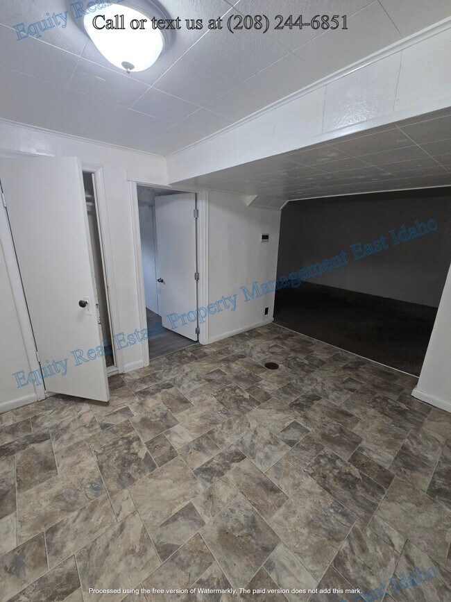 Building Photo - 555 N 13th Ave