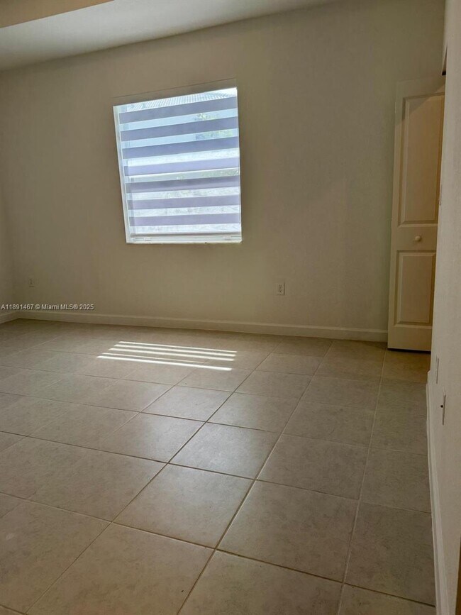 Building Photo - 16124 SW 148th Pl